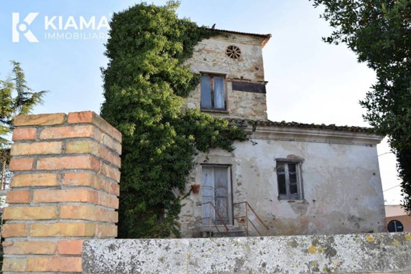 casa indipendente in vendita a Teramo in zona Nepezzano