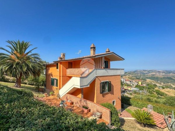 casa indipendente in vendita a Teramo in zona Villa Romita