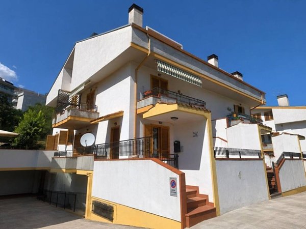 casa indipendente in vendita a Teramo