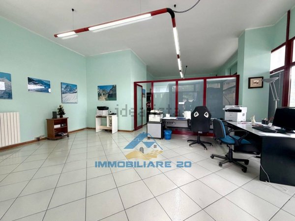 locale commerciale in vendita a Teramo