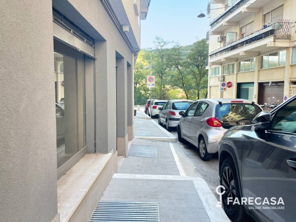 locale commerciale in vendita a Teramo in zona Centro Città