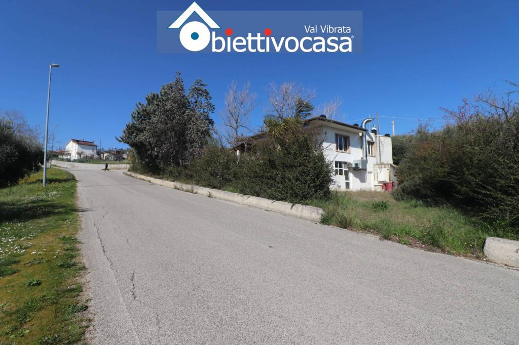 casa indipendente in vendita a Torano Nuovo