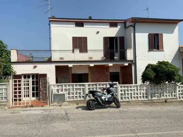 casa indipendente in vendita a Torano Nuovo