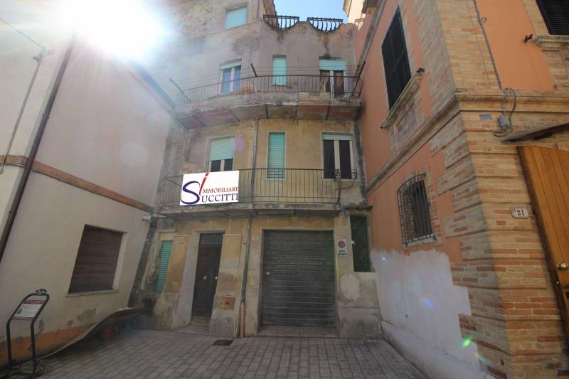 casa indipendente in vendita a Torano Nuovo