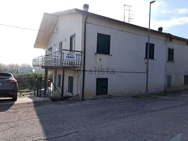 pentavano in vendita a Torano Nuovo