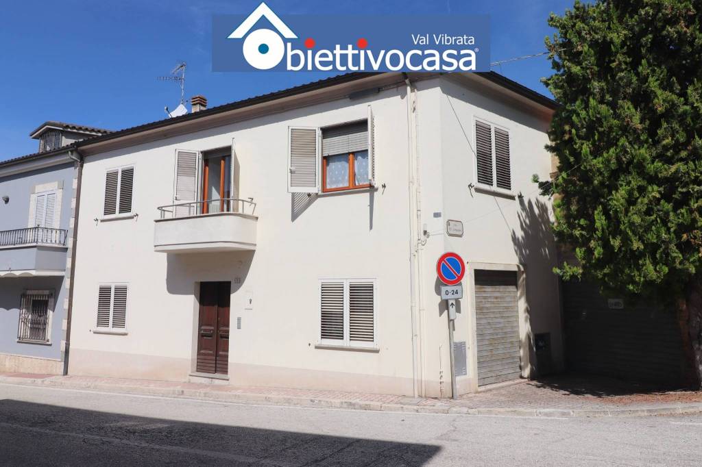 casa indipendente in vendita a Torano Nuovo