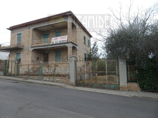 casa indipendente in vendita a Torano Nuovo