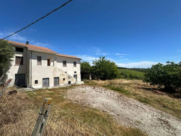 casa indipendente in vendita a Torano Nuovo