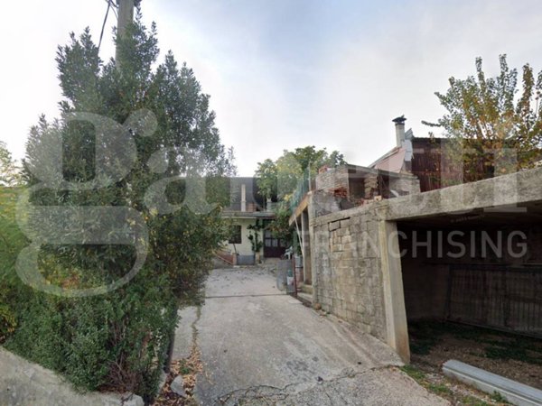 casa indipendente in vendita a Torano Nuovo