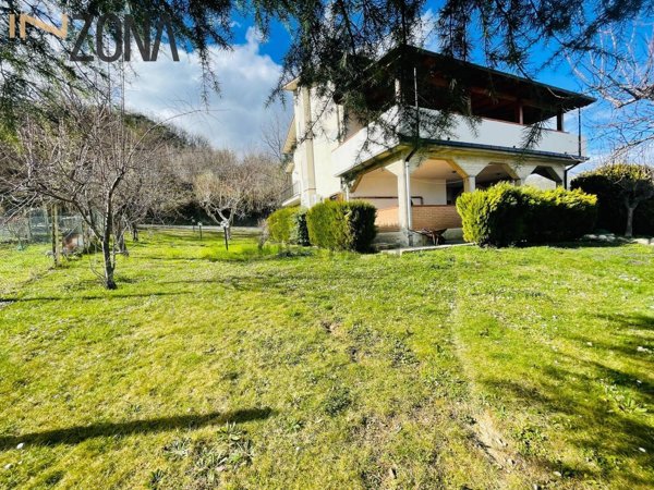 casa indipendente in vendita a Torricella Sicura in zona Borgonovo