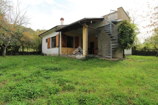 quadrivano in vendita a Torricella Sicura in zona Magliano
