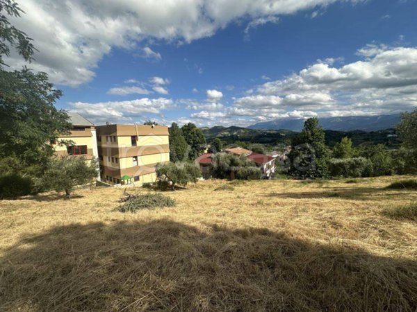 terreno agricolo in vendita a Torricella Sicura in zona Piano Grande