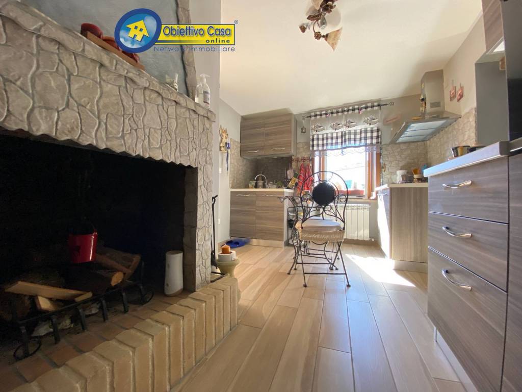 casa indipendente in vendita a Torricella Sicura in zona Borgonovo