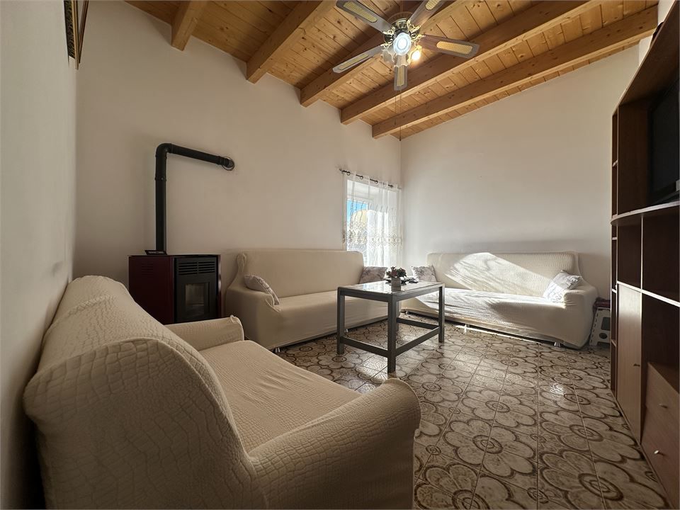 casa indipendente in vendita a Torricella Sicura in zona Santa Chiara