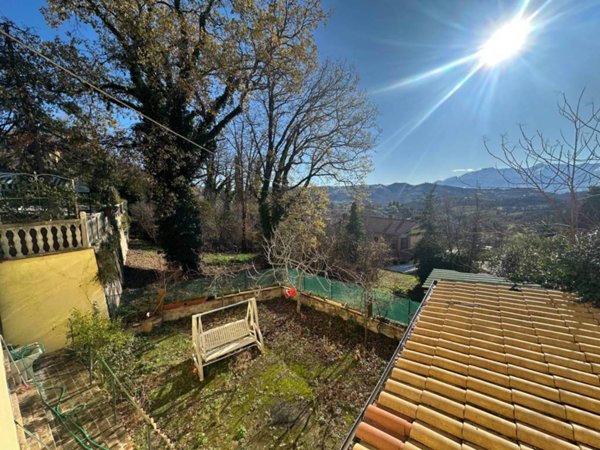 casa indipendente in vendita a Torricella Sicura in zona Piano Grande