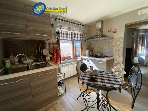 casa indipendente in vendita a Torricella Sicura in zona Borgonovo