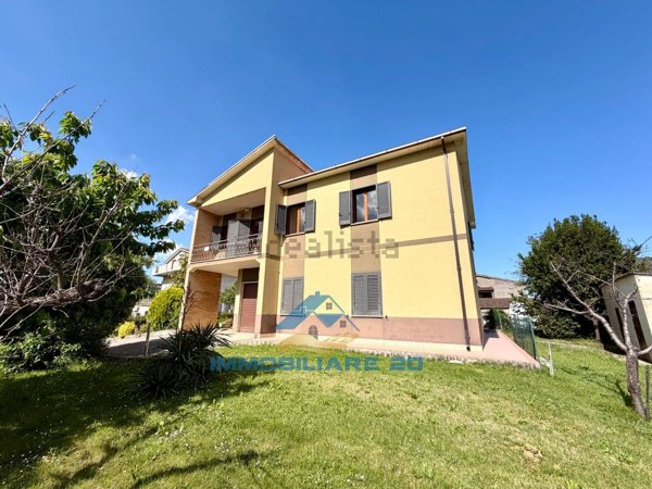 appartamento in vendita a Torricella Sicura in zona Piano Grande