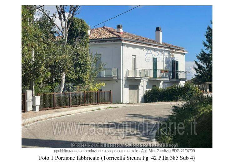 appartamento in vendita a Torricella Sicura in zona Villa Tofo