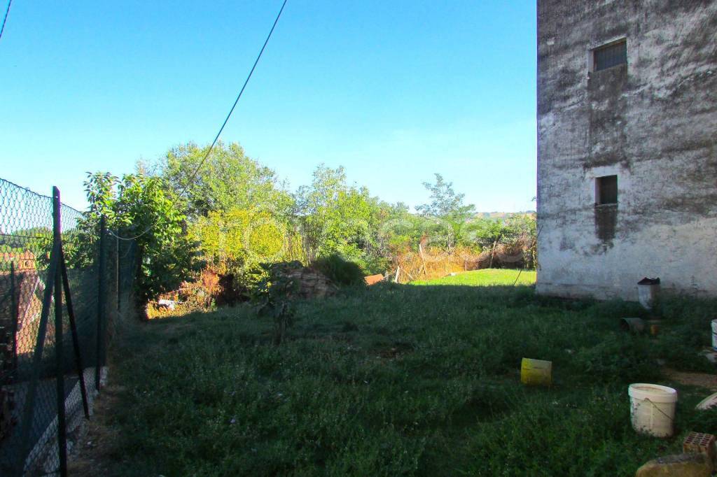casa indipendente in vendita a Torricella Sicura in zona Piano Grande