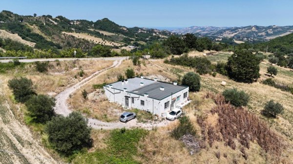 casa indipendente in vendita a Torricella Sicura