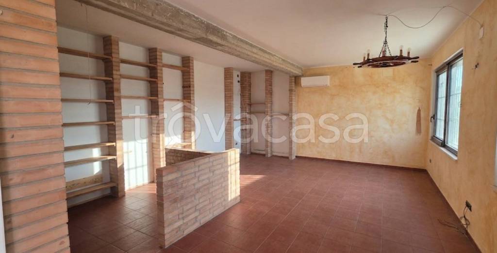 casa indipendente in vendita a Torricella Sicura in zona San Felice