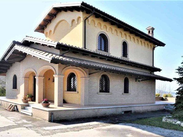 casa indipendente in vendita a Tortoreto