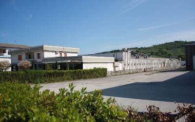 locale commerciale in vendita a Tortoreto