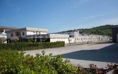 capannone in vendita a Tortoreto