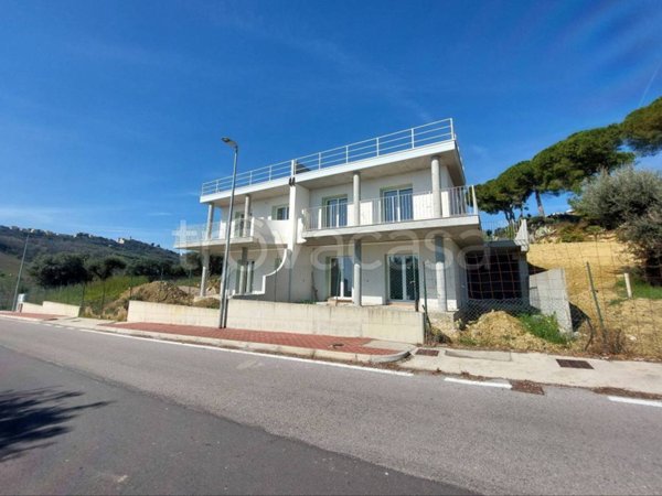 casa indipendente in vendita a Tortoreto