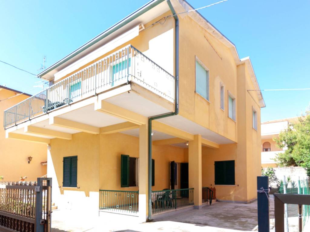 casa indipendente in vendita a Tortoreto