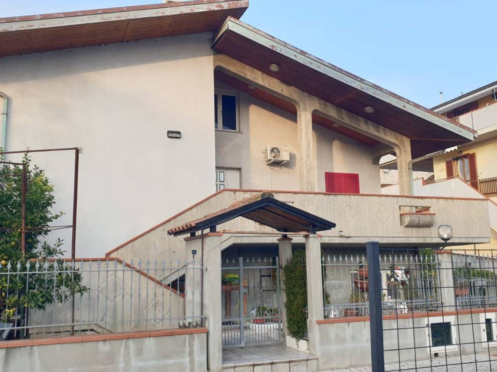 casa indipendente in vendita a Tortoreto in zona Salino