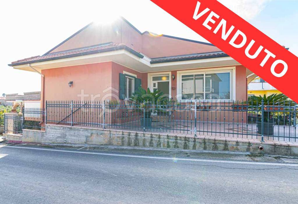 casa indipendente in vendita a Tortoreto