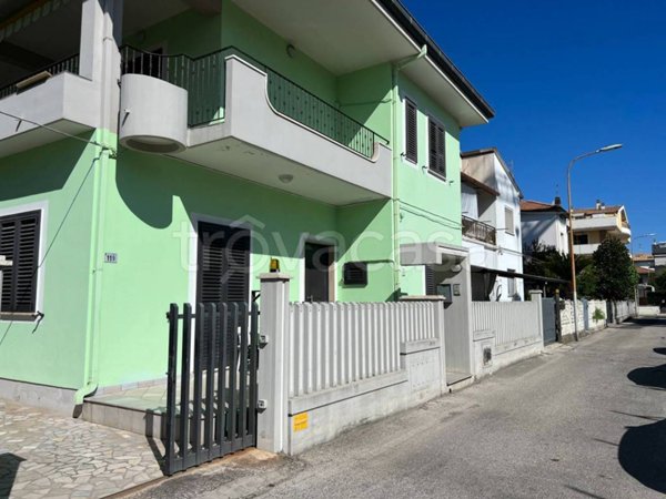 casa indipendente in vendita a Tortoreto