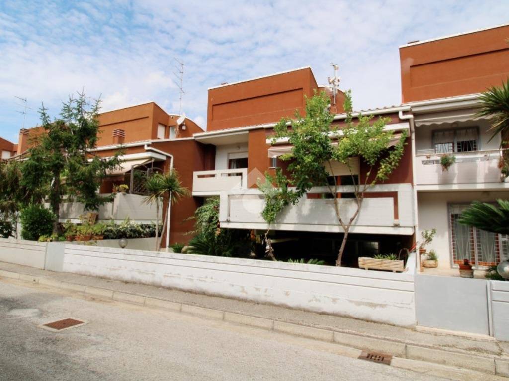 casa indipendente in vendita a Tortoreto