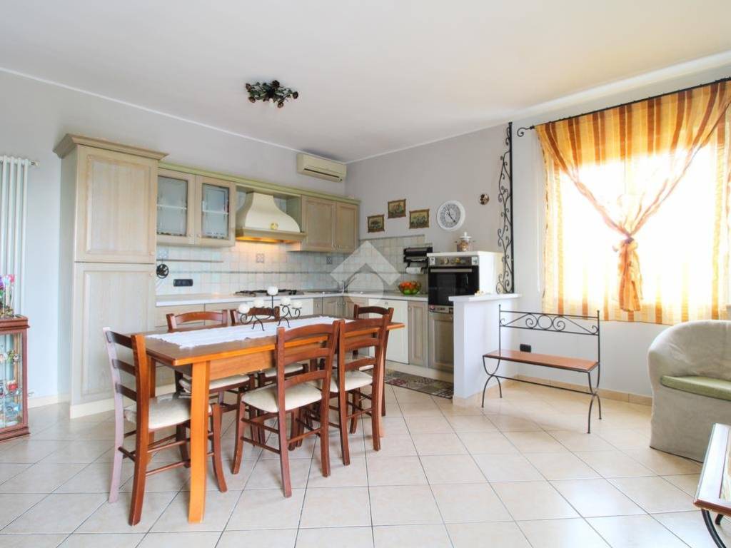 casa indipendente in vendita a Tortoreto in zona Cavatassi