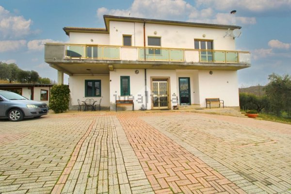 casa indipendente in vendita a Tortoreto in zona Cavatassi