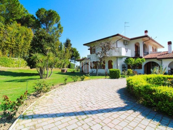 casa indipendente in vendita a Tortoreto