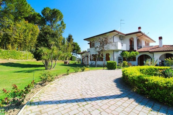casa indipendente in vendita a Tortoreto
