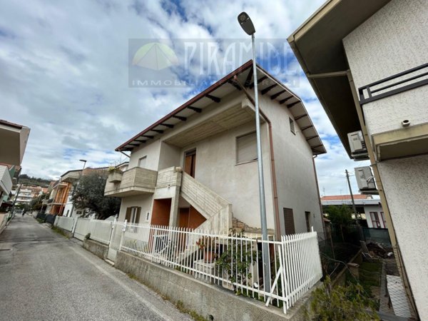 casa indipendente in vendita a Tortoreto