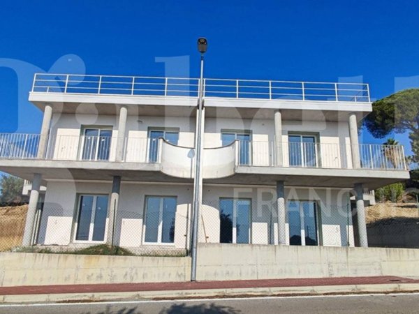 casa indipendente in vendita a Tortoreto