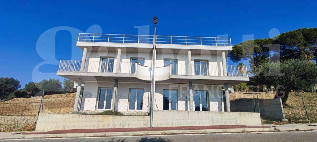 casa indipendente in vendita a Tortoreto