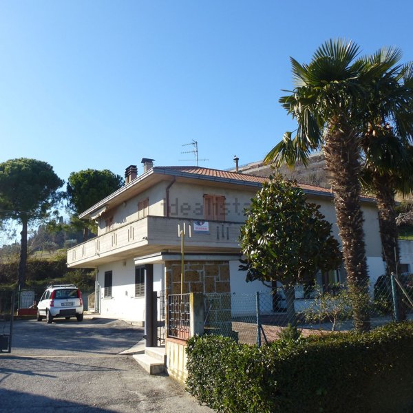 casa indipendente in vendita a Tortoreto