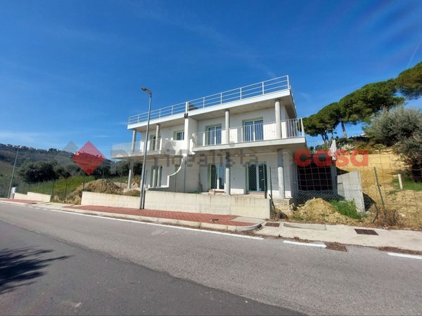casa indipendente in vendita a Tortoreto