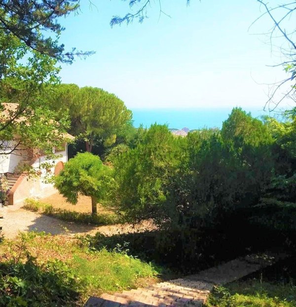 casa indipendente in vendita a Tortoreto