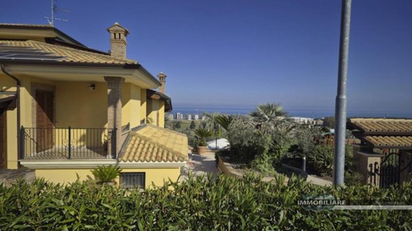 casa indipendente in vendita a Tortoreto