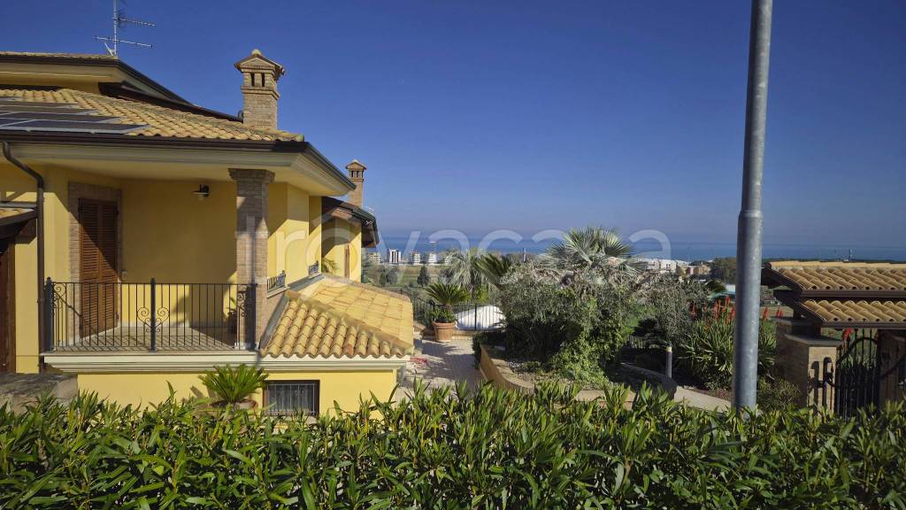 casa indipendente in vendita a Tortoreto