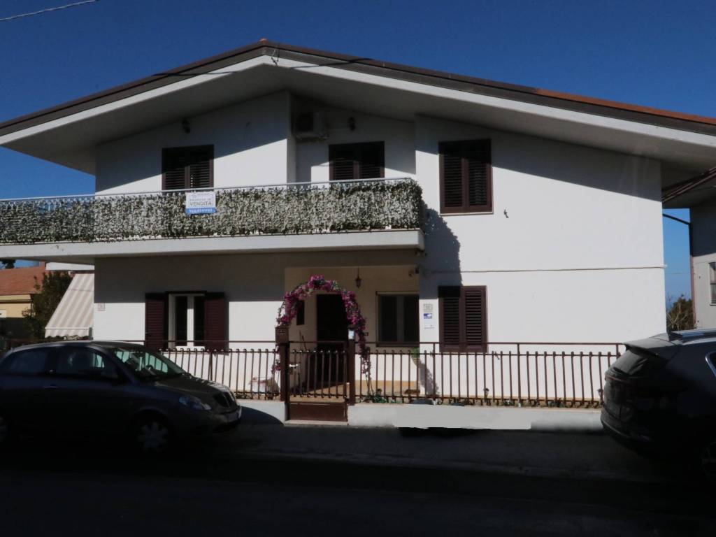 casa indipendente in vendita a Tortoreto