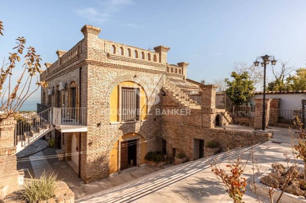 casa indipendente in vendita a Tortoreto