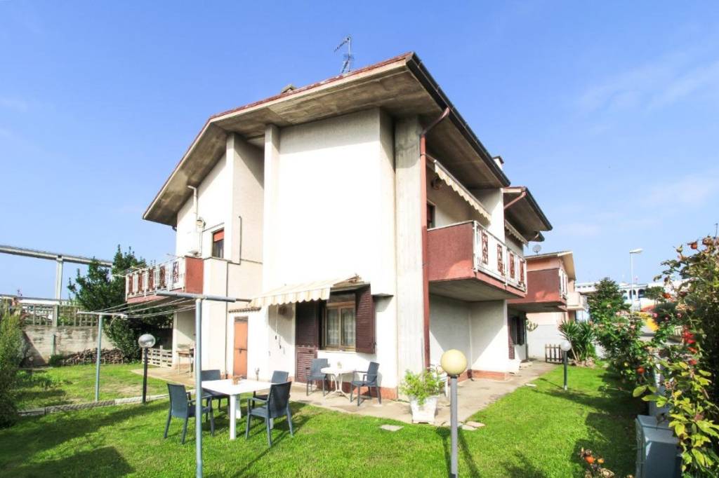 casa indipendente in vendita a Tortoreto in zona Salino