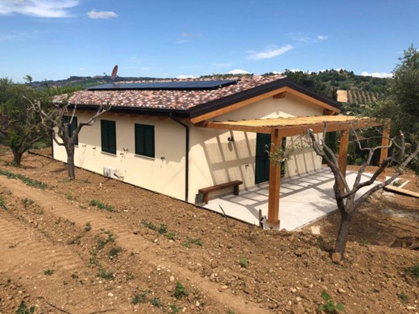 casa indipendente in vendita a Tortoreto